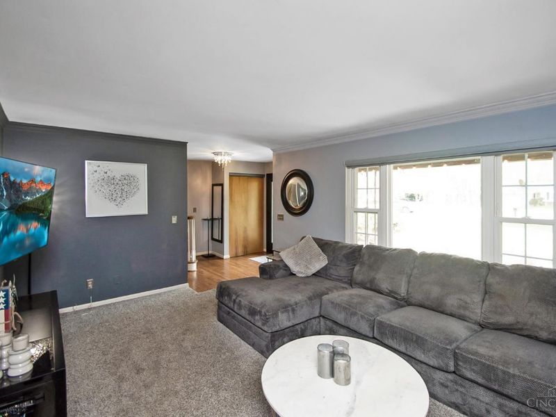 9011 Foxhunter Lane, Symmes Township, OH 45242 Photo 6