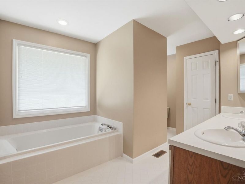 3818 Sherbrooke Drive, Evendale, OH 45241 Photo 32