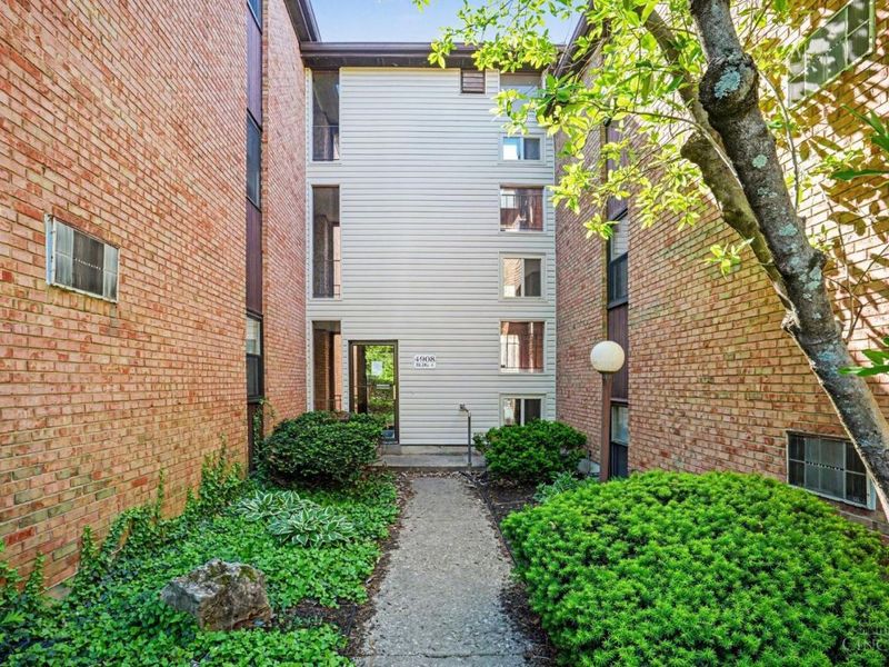 4908 Chalet Drive, Unit 405, Saint Bernard, OH 45217 Photo 2