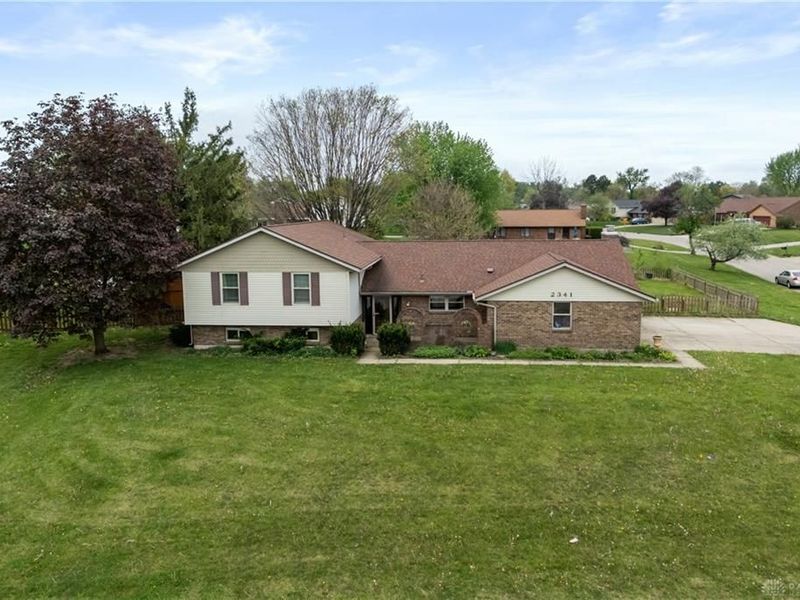 2341 Clubside Drive, Bellbrook, OH 45431 Photo 2