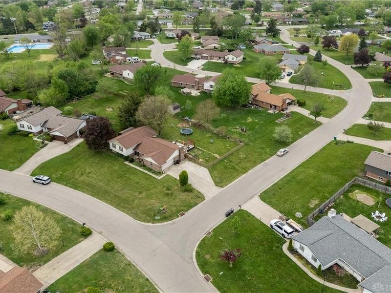 2341 Clubside Drive, Bellbrook, OH 45431 Photo 3