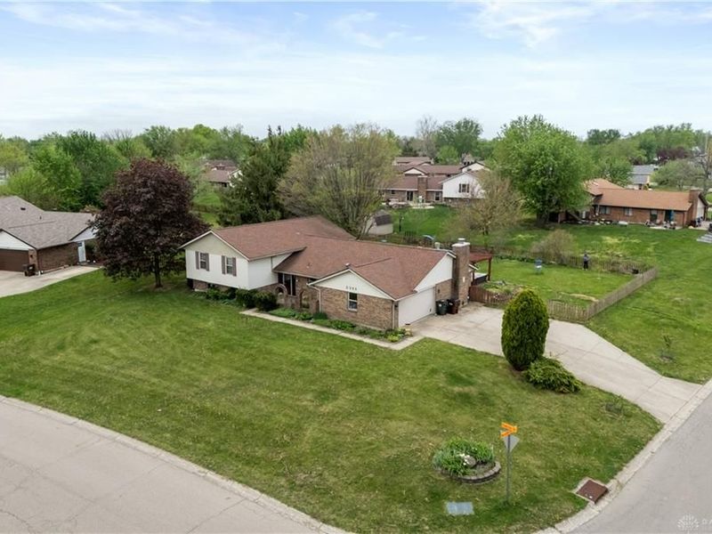 2341 Clubside Drive, Bellbrook, OH 45431 Photo 5