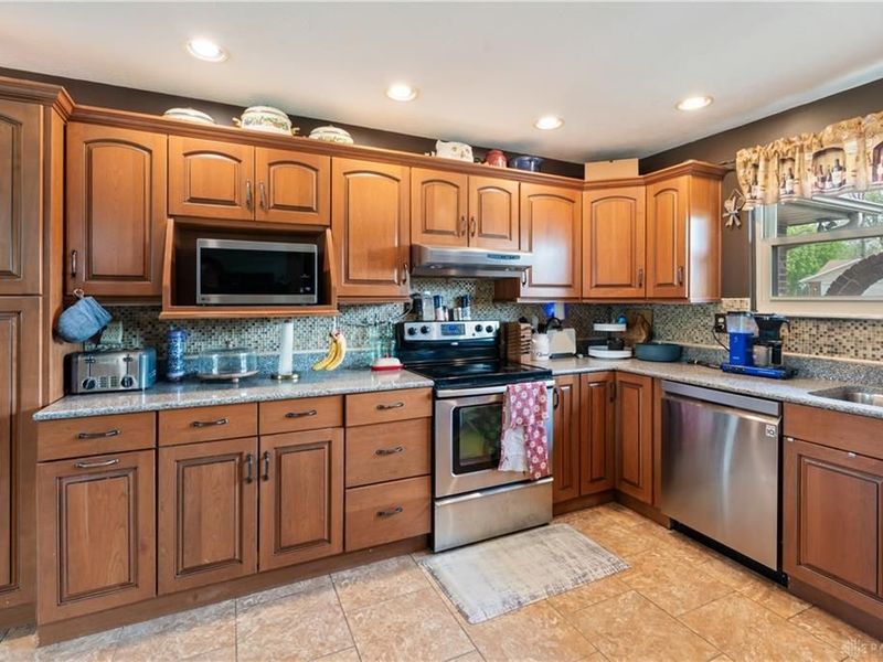 2341 Clubside Drive, Bellbrook, OH 45431 Photo 7