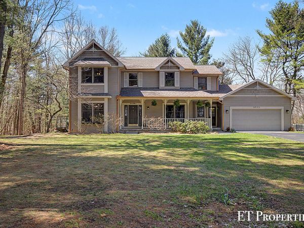 6833 Blythefield Avenue NE, Rockford, MI 49341