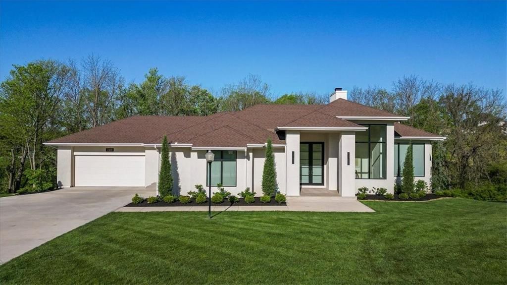 7300 NW Pampas Lane, Parkville, MO 64152 Main Photo