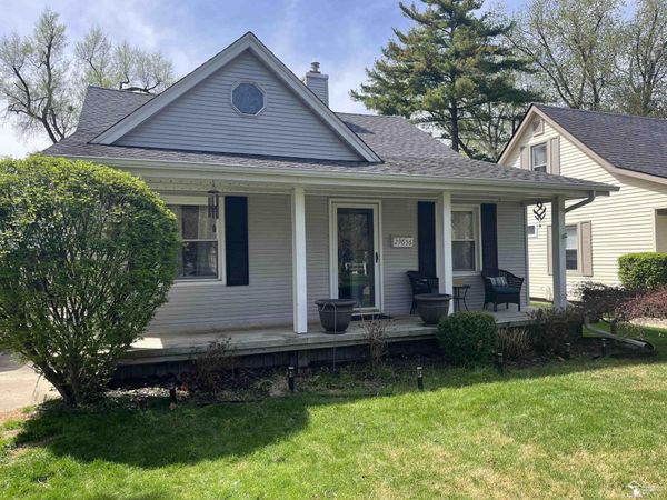 29656 Walnut Street, Flat Rock, MI 00000