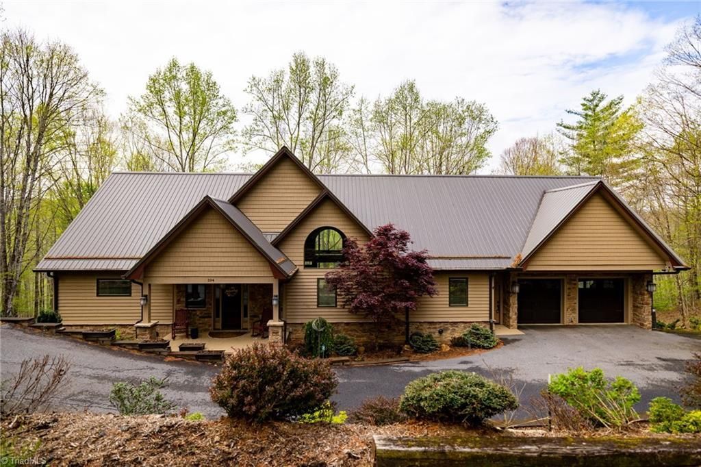 594 Village Pine Drive , Jefferson, NC 28640 Main Photo