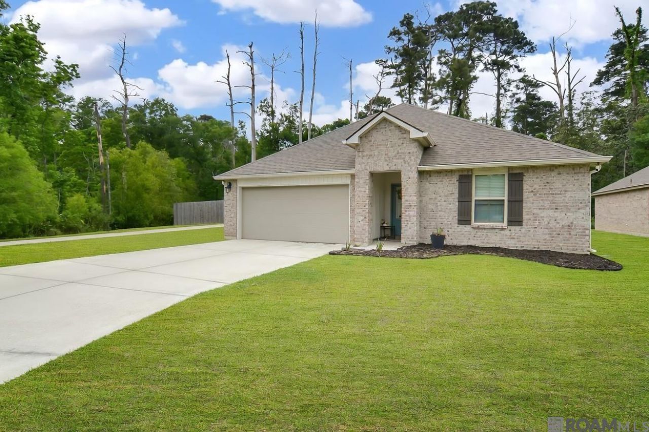30891 Clearview Ct Denham Springs, LA 