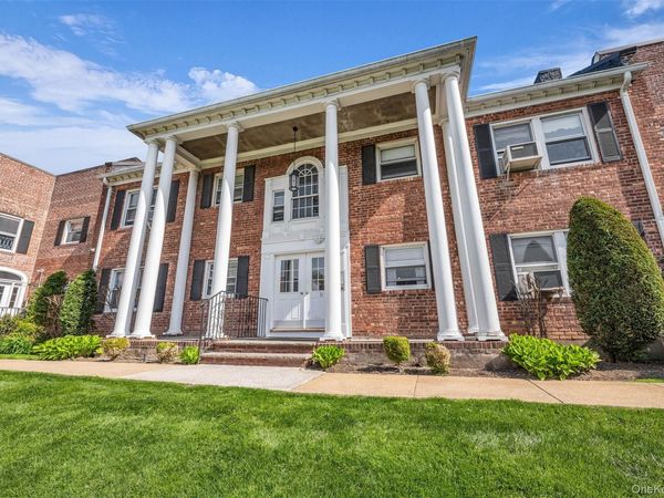 261 Central Avenue, Unit D1, Lawrence, NY 11559