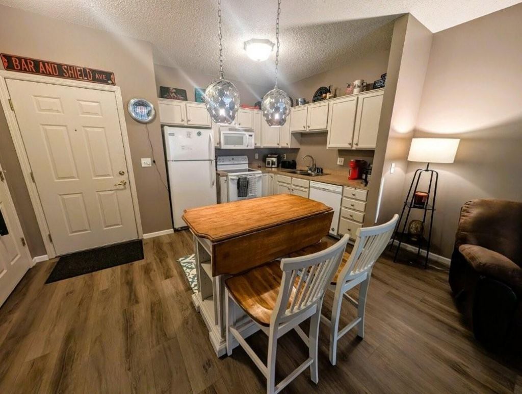 2231 Penn Place , North Saint Paul, MN 55109