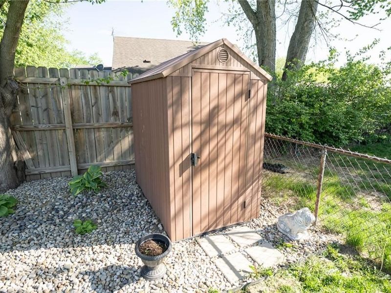 2407 Waterford Drive, Troy, OH 45373 Photo 32