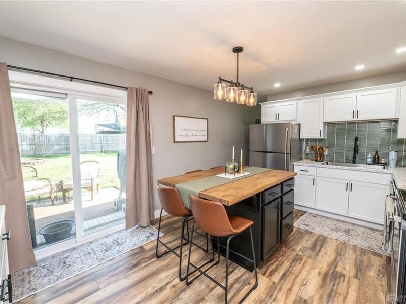 2407 Waterford Drive, Troy, OH 45373 Photo 4