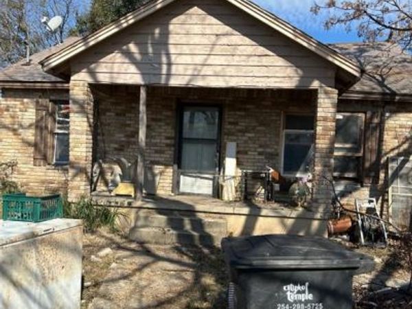1701 E Leon Street , Gatesville, TX 76528