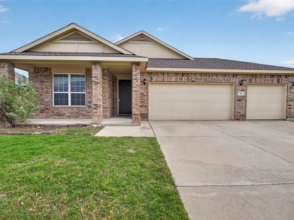 713 Sparrow Drive, Saginaw, TX 76131