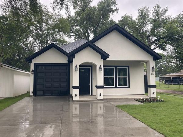 602 W Newton Street, Terrell, TX 75160