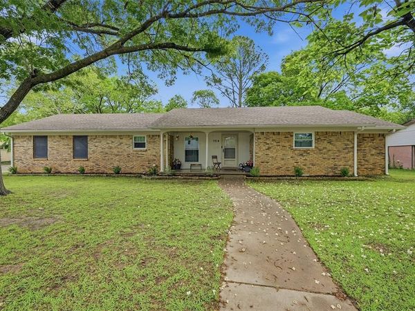 1914 Laurel Road , Gainesville, TX 76240