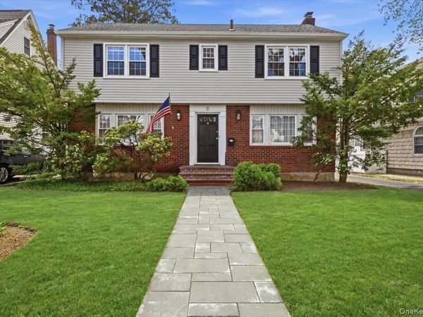 8 Bayberry Avenue , Garden City, NY 11530