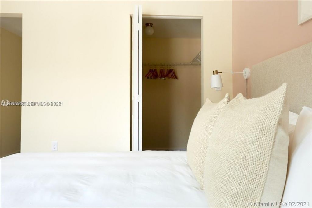 568 NE 66th St , Unit 501, Miami, FL 33138 Photo