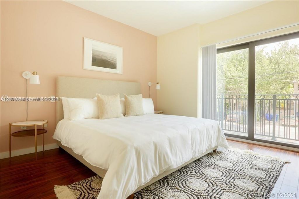 568 NE 66th St, Unit 501, Miami, FL 33138 Photo