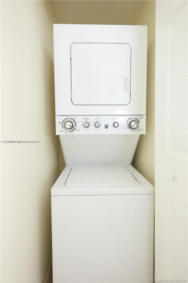 568 NE 66th St , Unit 501, Miami, FL 33138 Photo