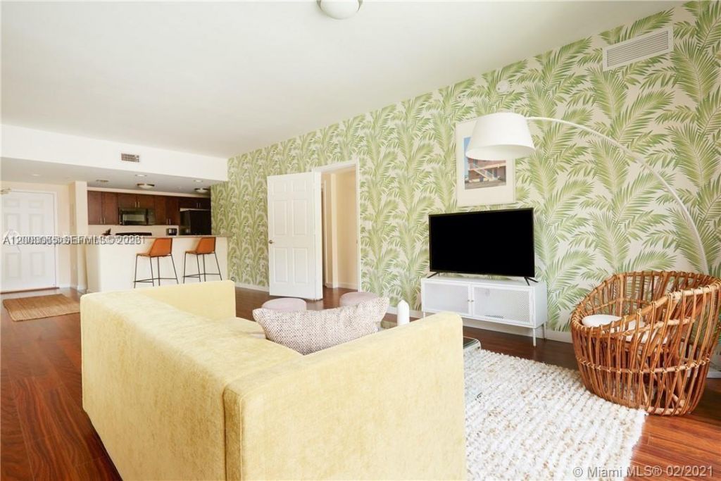 568 NE 66th St , Unit 501, Miami, FL 33138 Photo