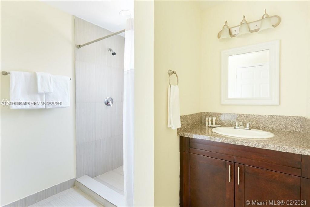 568 NE 66th St, Unit 501, Miami, FL 33138 Photo
