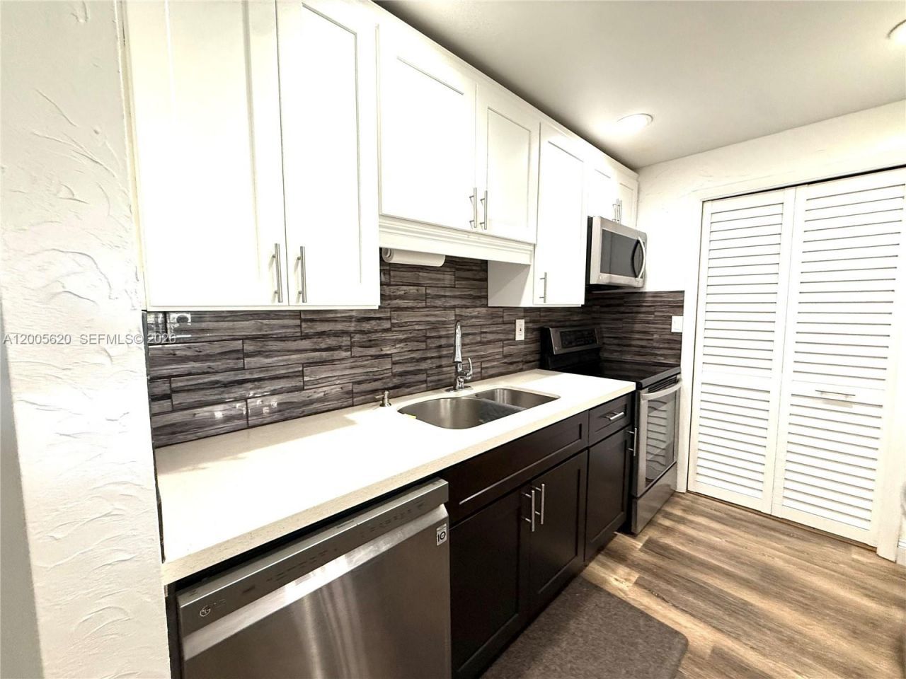 230 Lakeview Dr , Unit 307, Weston, FL 33326 Photo