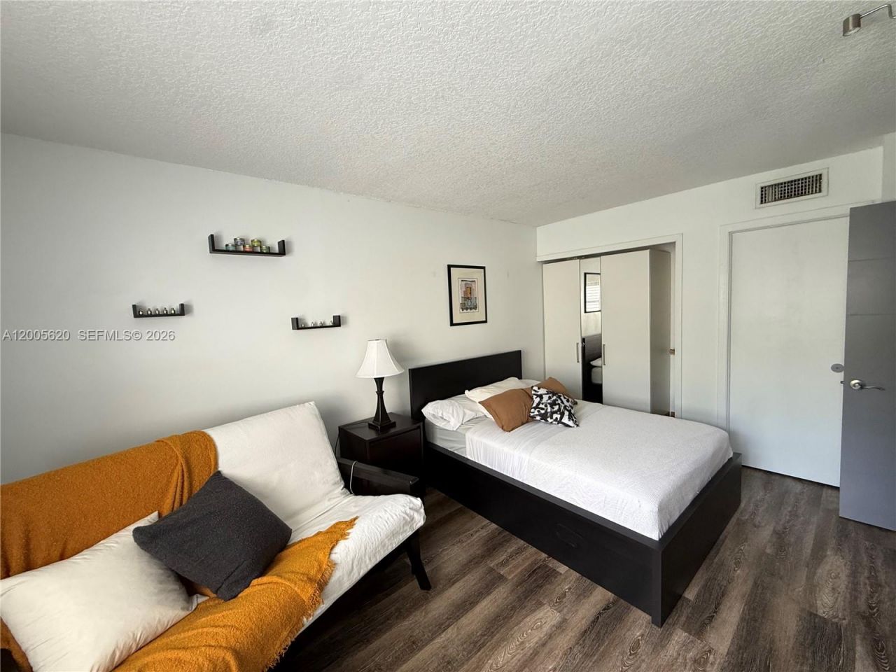 230 Lakeview Dr , Unit 307, Weston, FL 33326 Photo