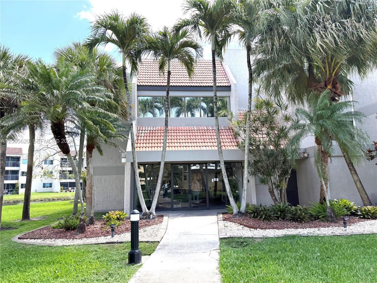 230 Lakeview Dr , Unit 307, Weston, FL 33326 Photo