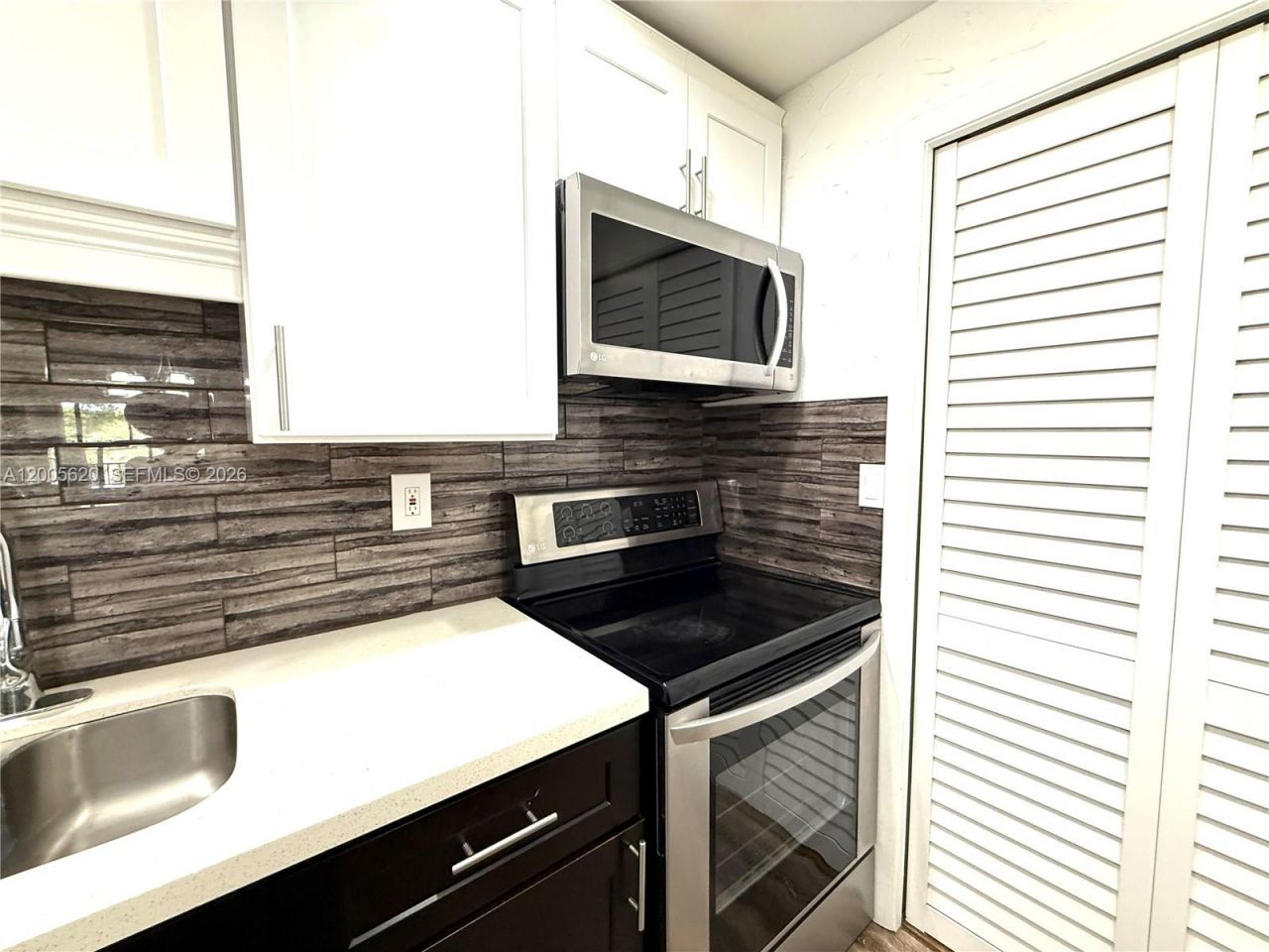 230 Lakeview Dr , Unit 307, Weston, FL 33326 Photo