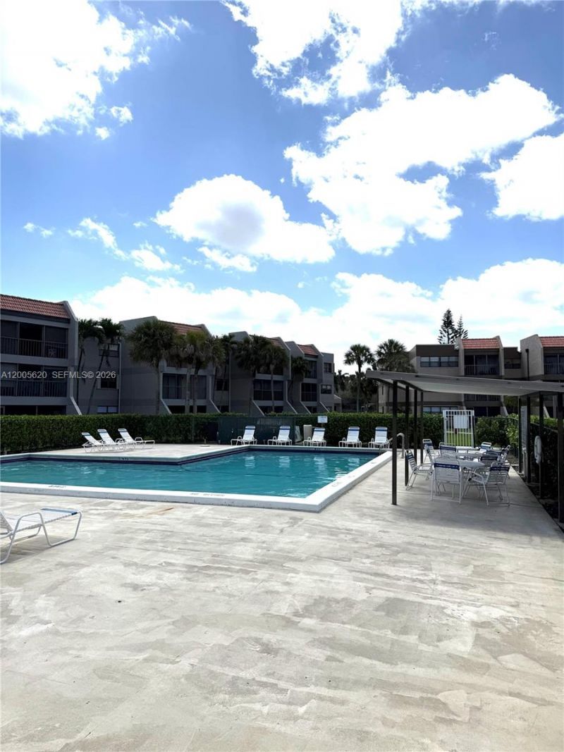 230 Lakeview Dr , Unit 307, Weston, FL 33326 Photo