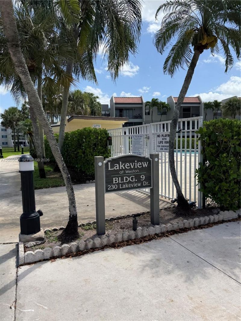 230 Lakeview Dr , Unit 307, Weston, FL 33326 Photo