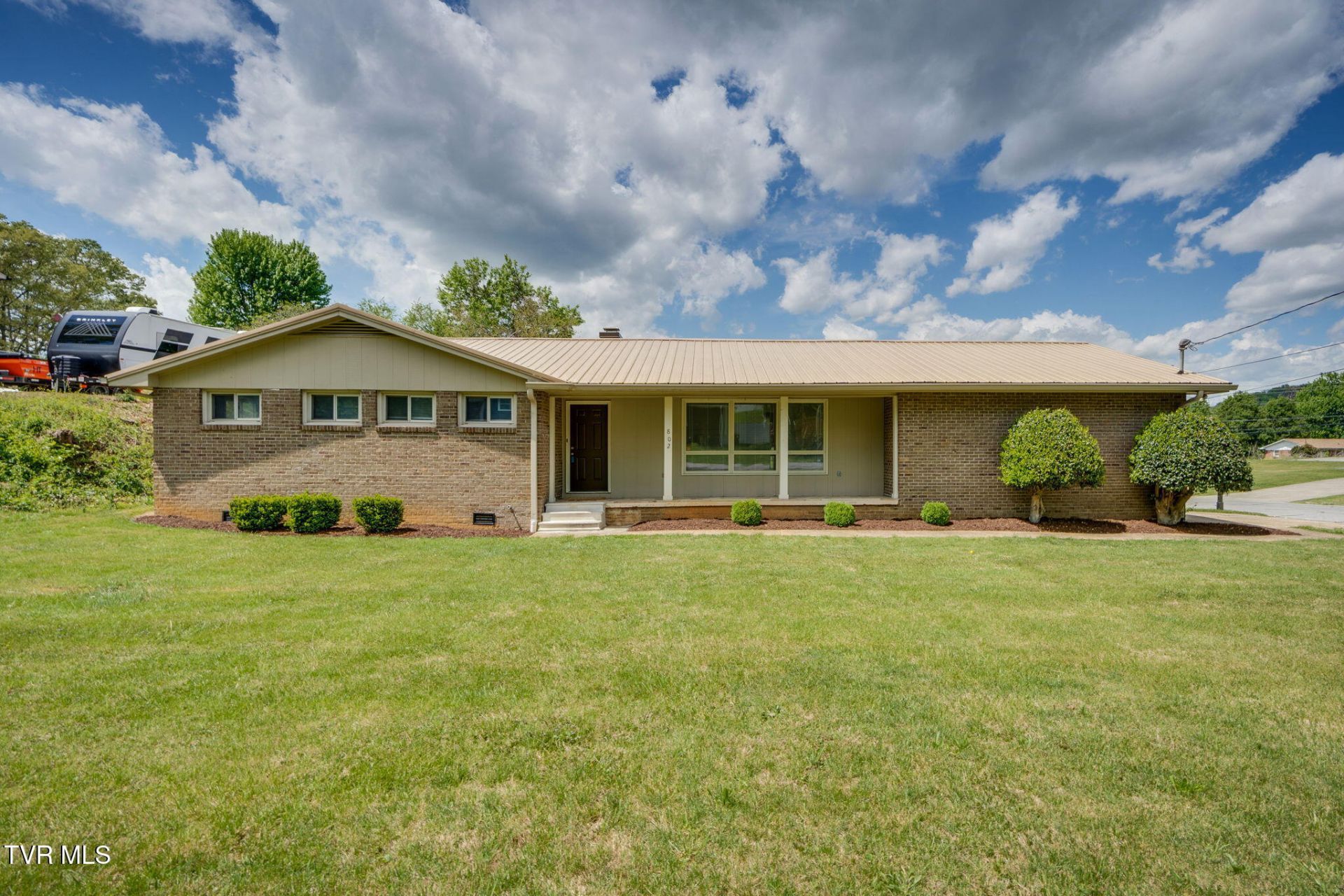 802 Sir Echo Drive, Kingsport, TN 37663 Main Photo