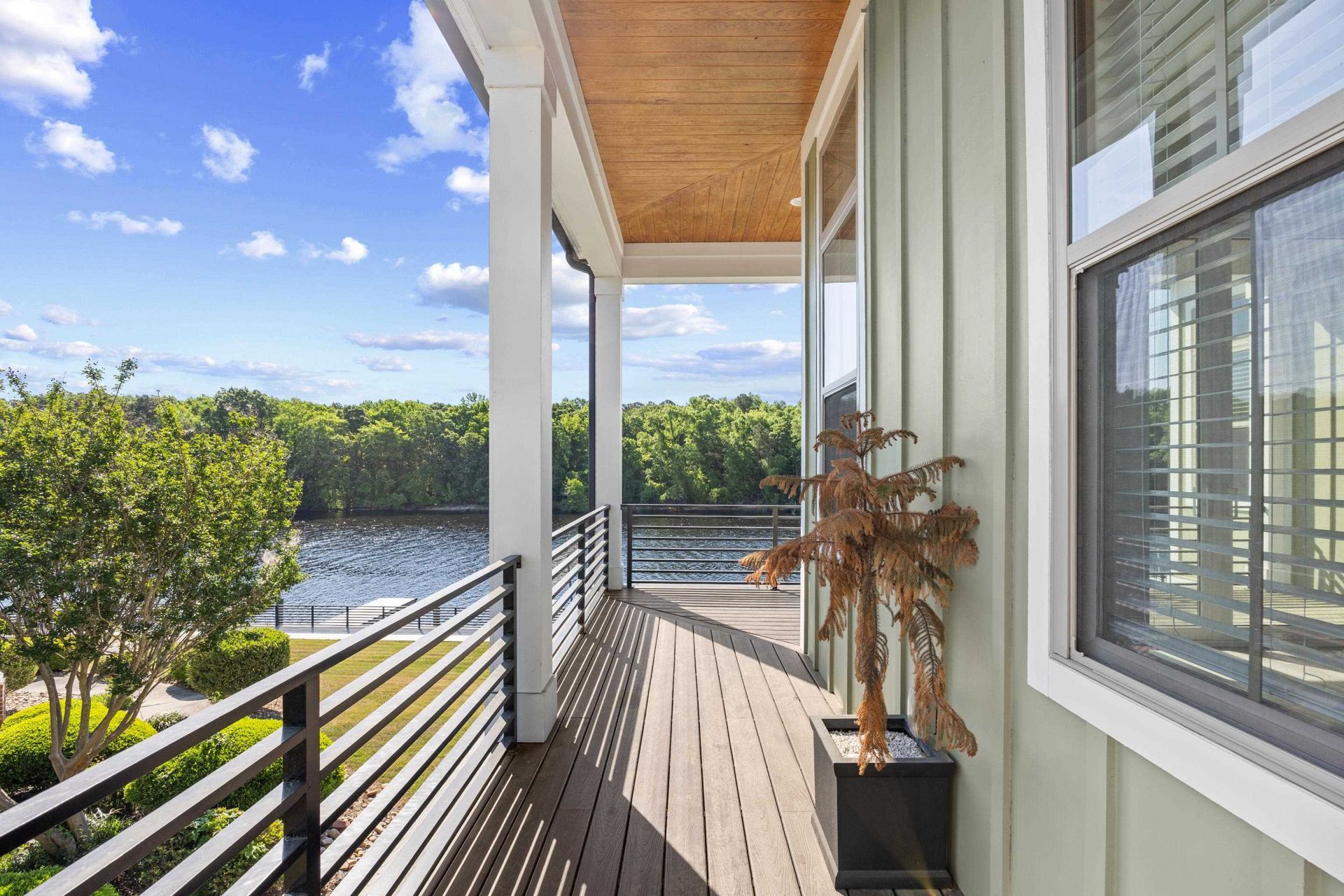 305 Harbour View Dr. Photo 16