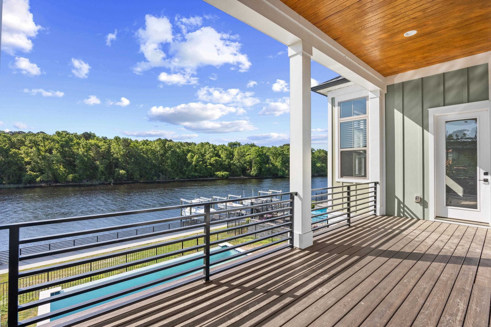 305 Harbour View Dr. Photo 17