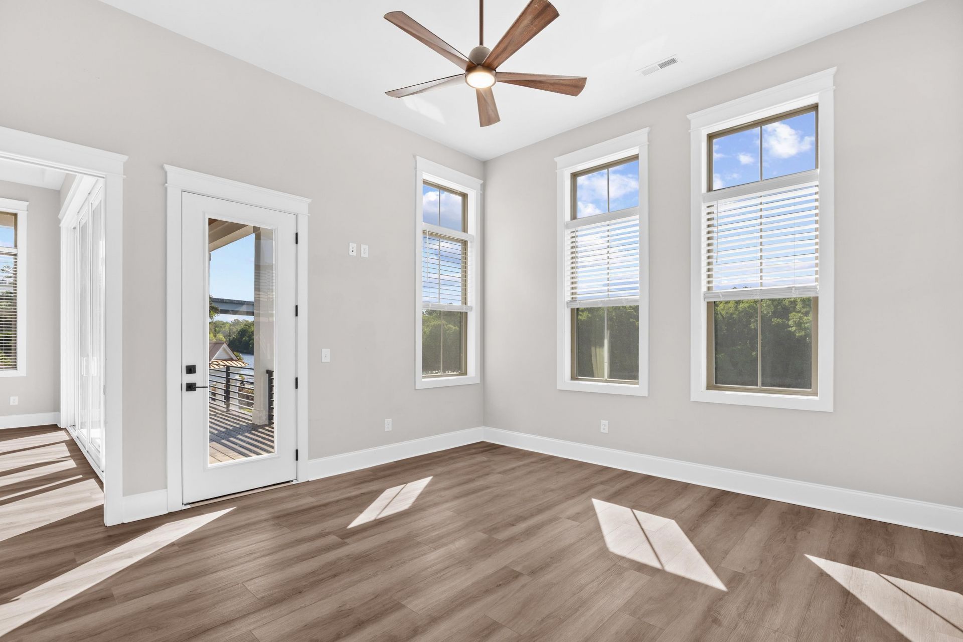 305 Harbour View Dr. Photo 18