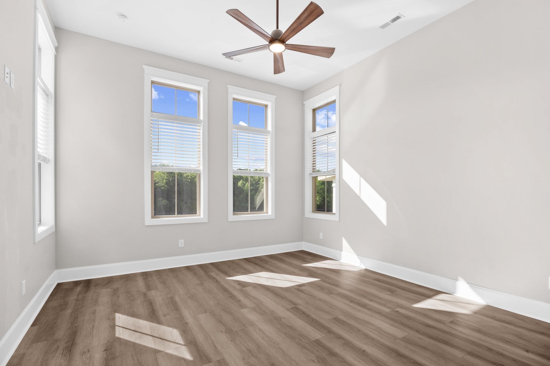 305 Harbour View Dr. Photo 19