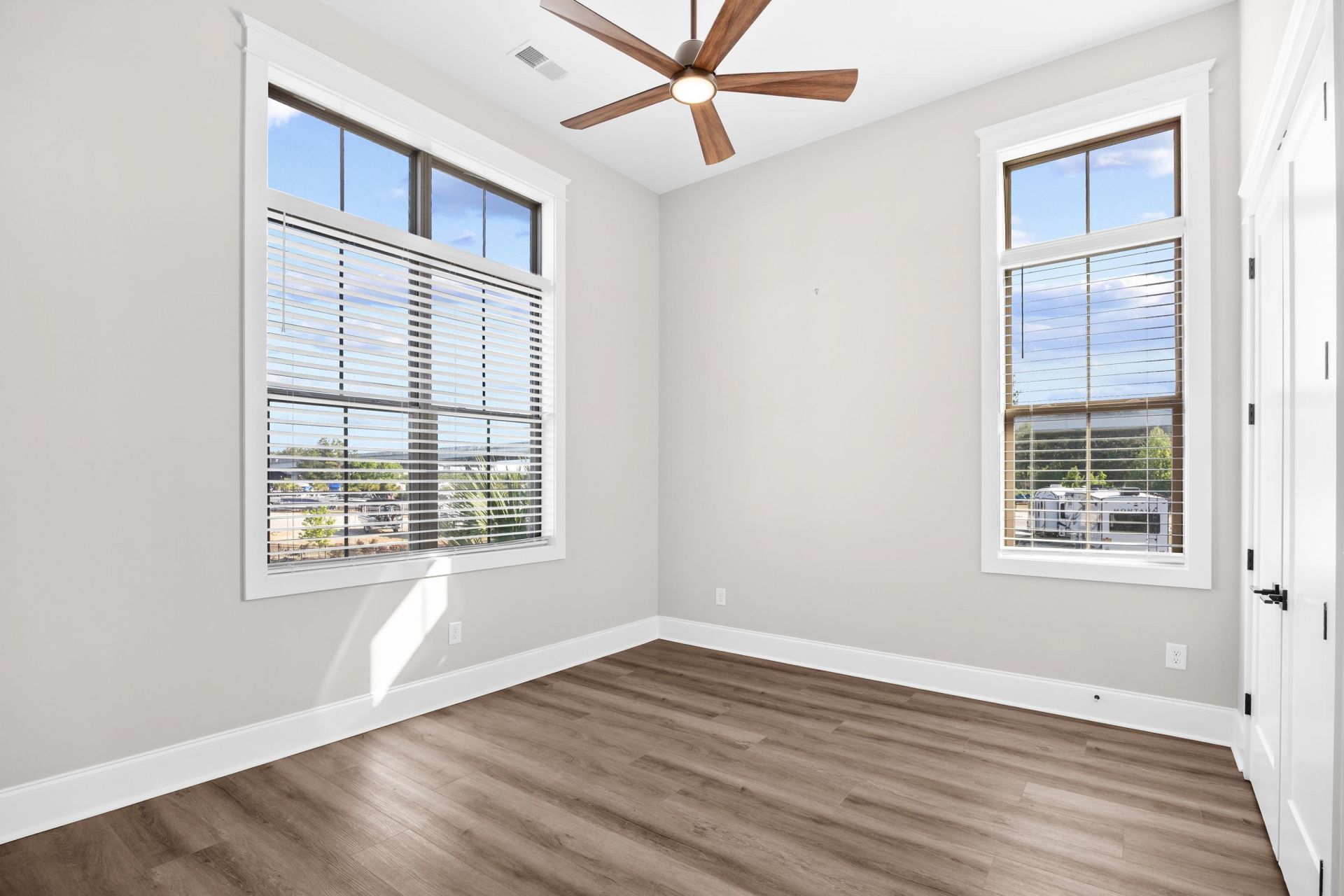 305 Harbour View Dr. Photo 26