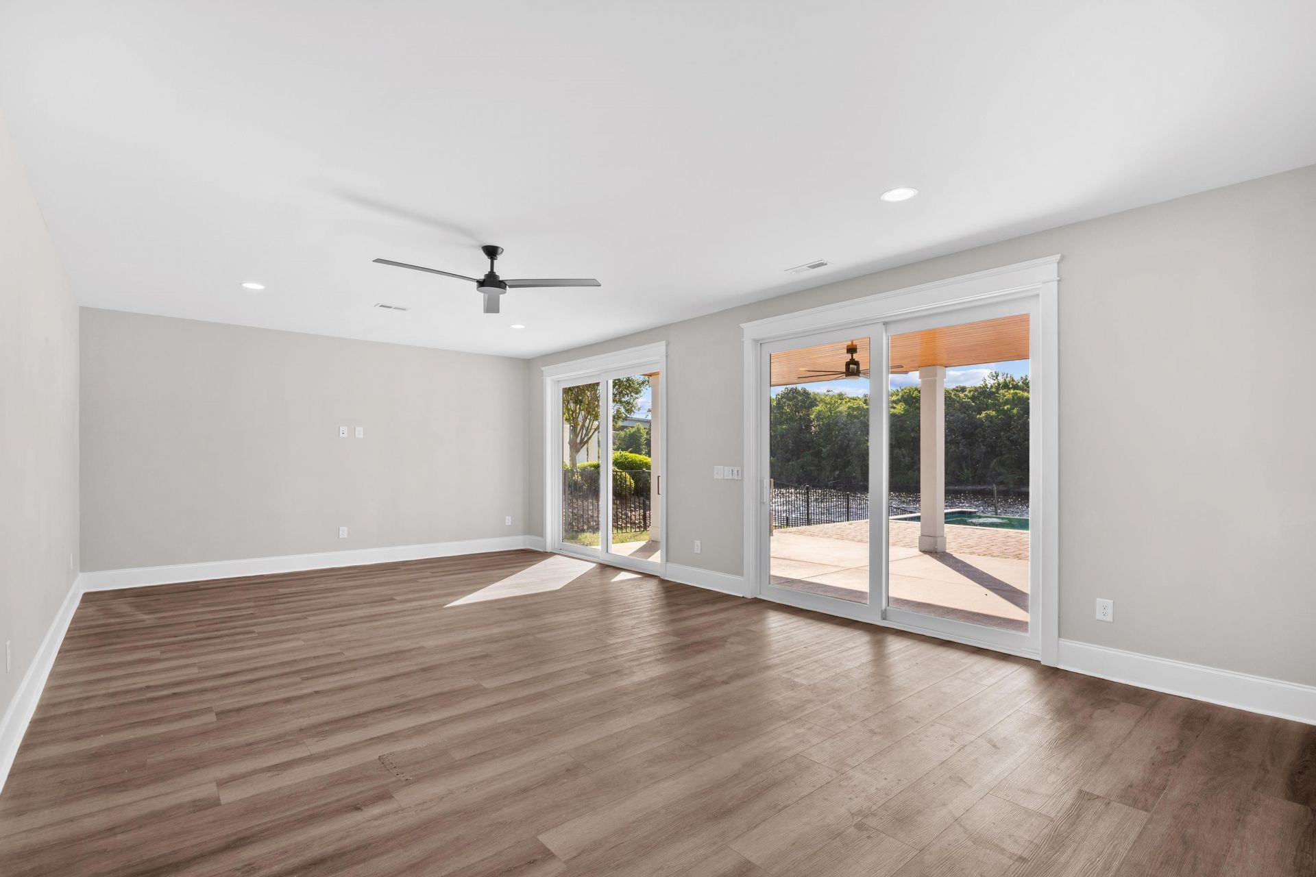 305 Harbour View Dr. Photo 31