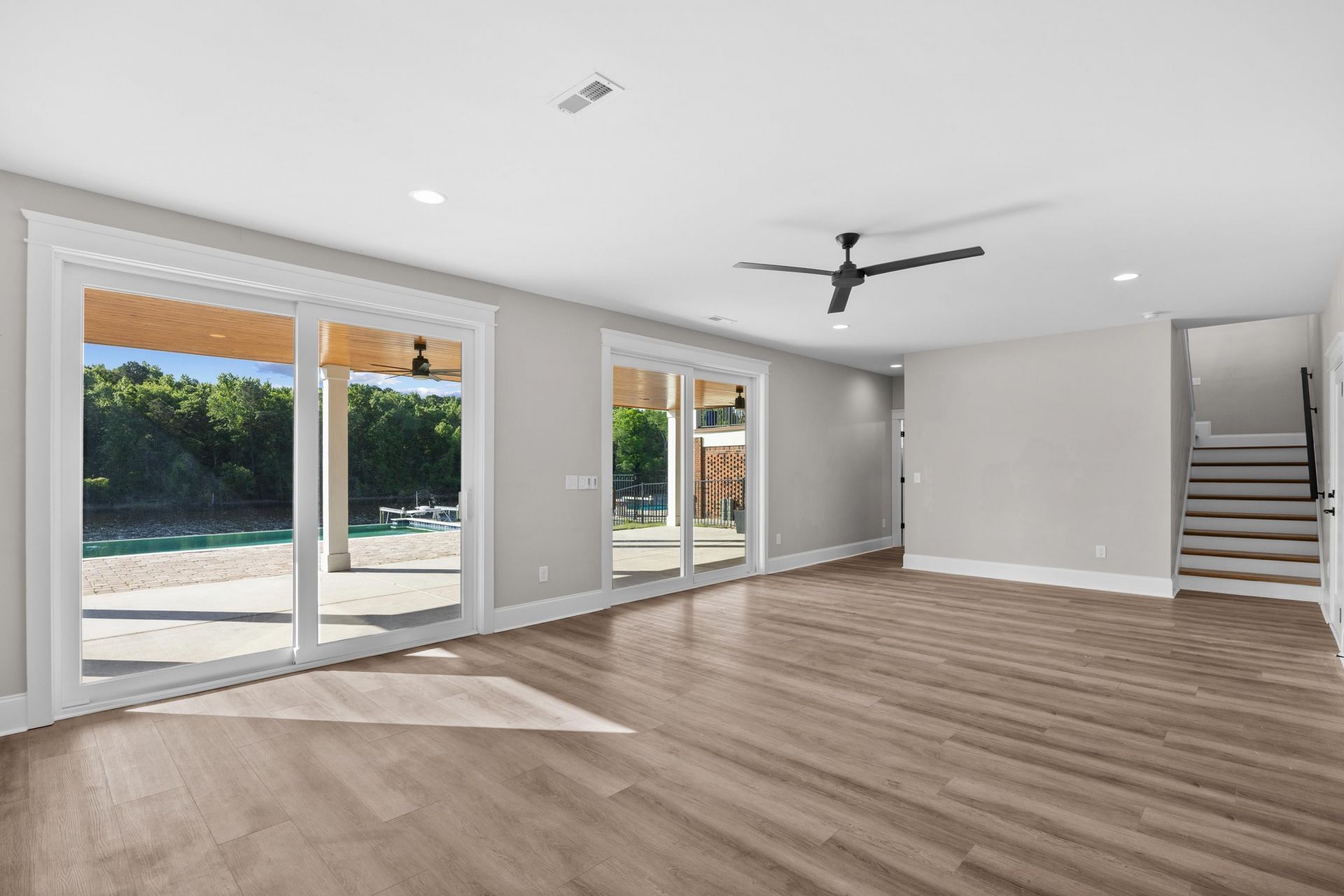 305 Harbour View Dr. Photo 32