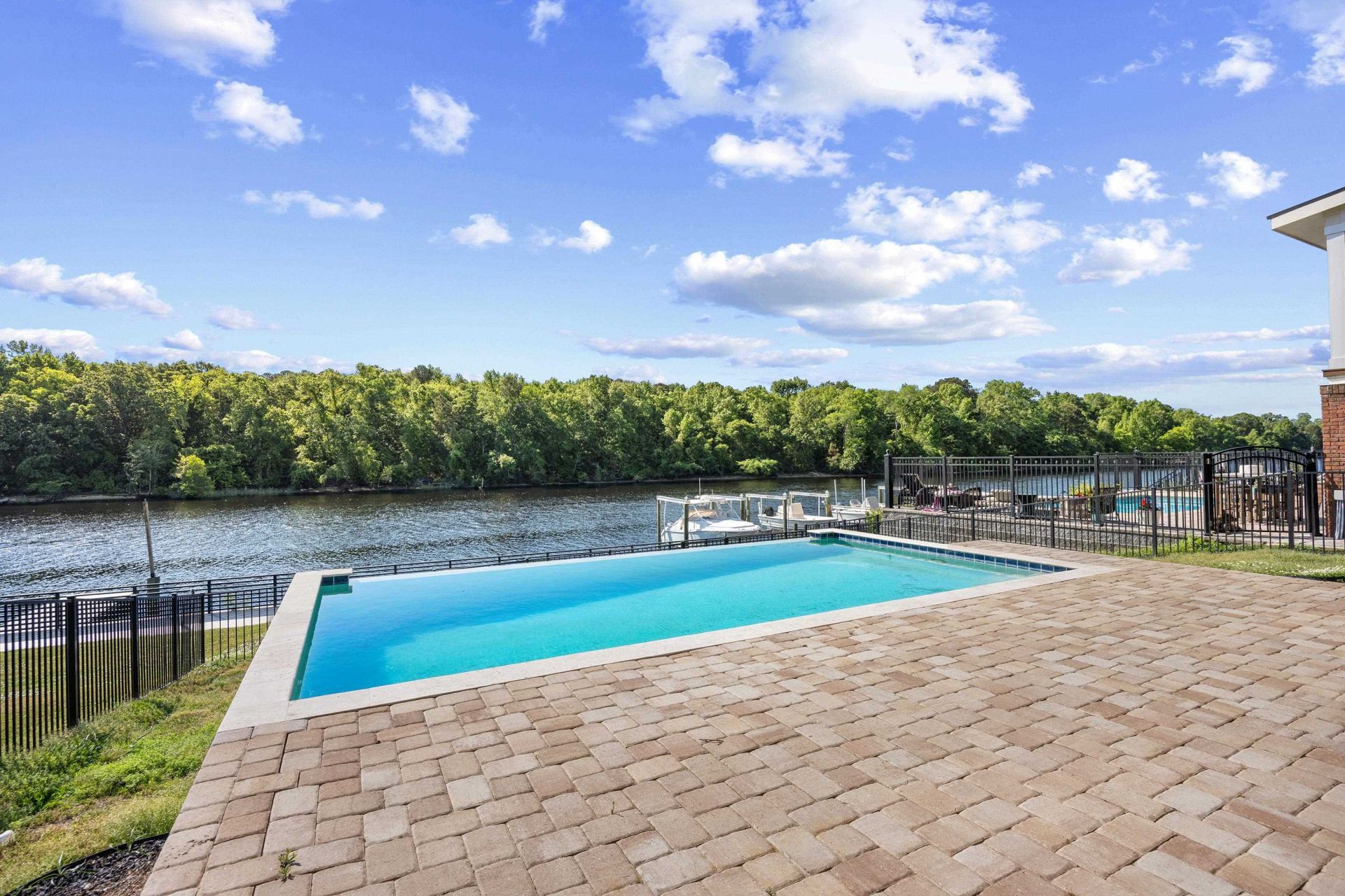 305 Harbour View Dr. Photo 41