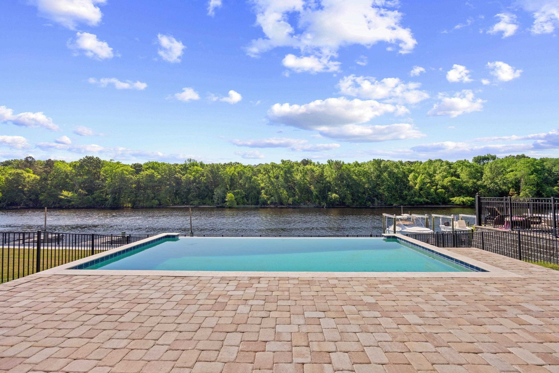 305 Harbour View Dr. Photo 43