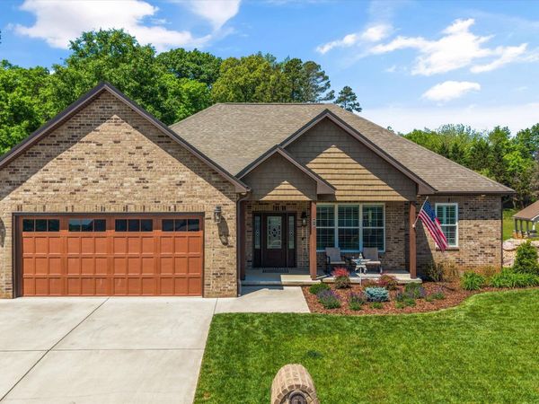 212 Waters Edge Way, Lenoir City, TN 37771