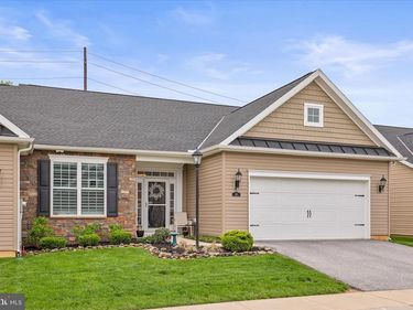 415 HAWTHORN LANE, Unit 3, HANOVER, PA 17331