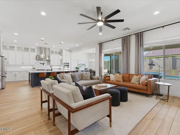 10652 E TARRAGON Avenue, Mesa, AZ 85212