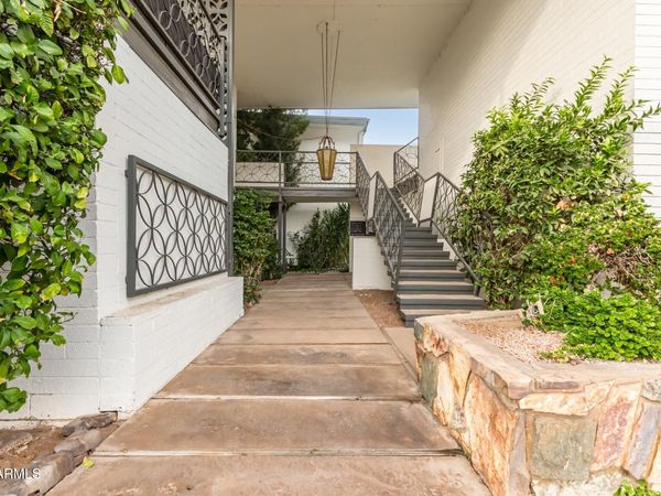 3270 E CAMELBACK Road, Unit 213, Phoenix, AZ 85018