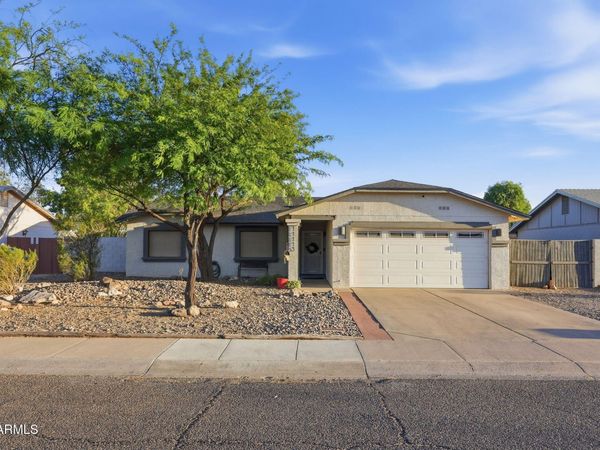 11113 W ROMA Avenue W, Phoenix, AZ 85037