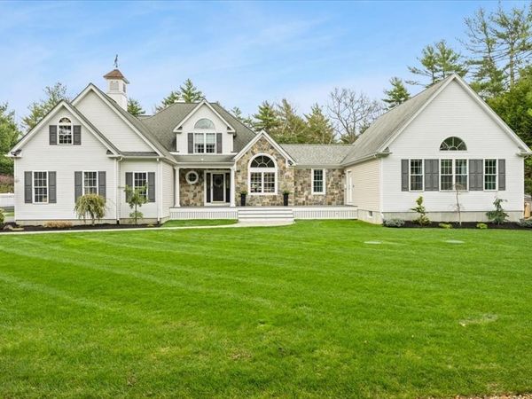 35 Nestlenook Dr, Middleboro, MA 02346