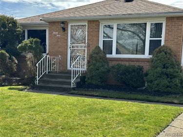 23 Pinewood , Buffalo, NY 14225