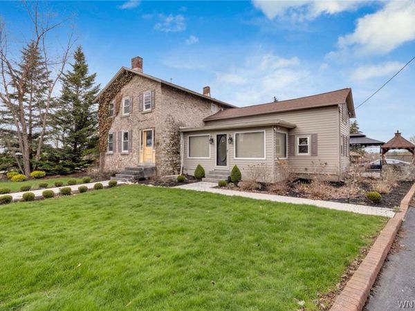 9060 Main Street , Clarence, NY 14031